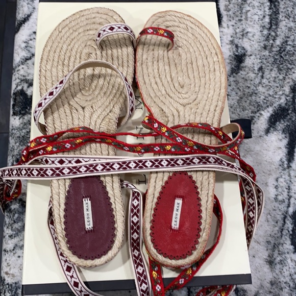 Woven sandal wraps around ankle - Picture 5 of 5